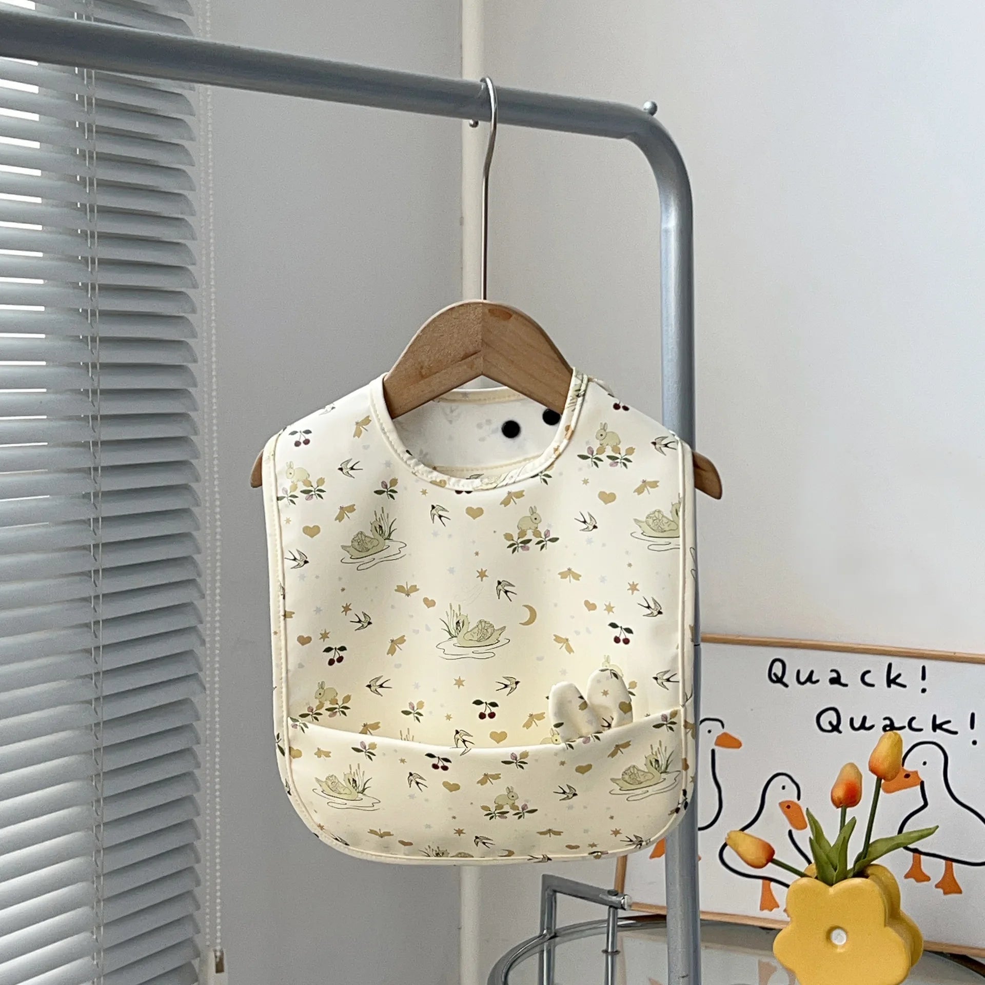 Waterproof Baby Bibs for Feeding Cute Cartoon Design Soft Burp Cloth & Drool Towel Adjustable for Toddlers Baby Accessories